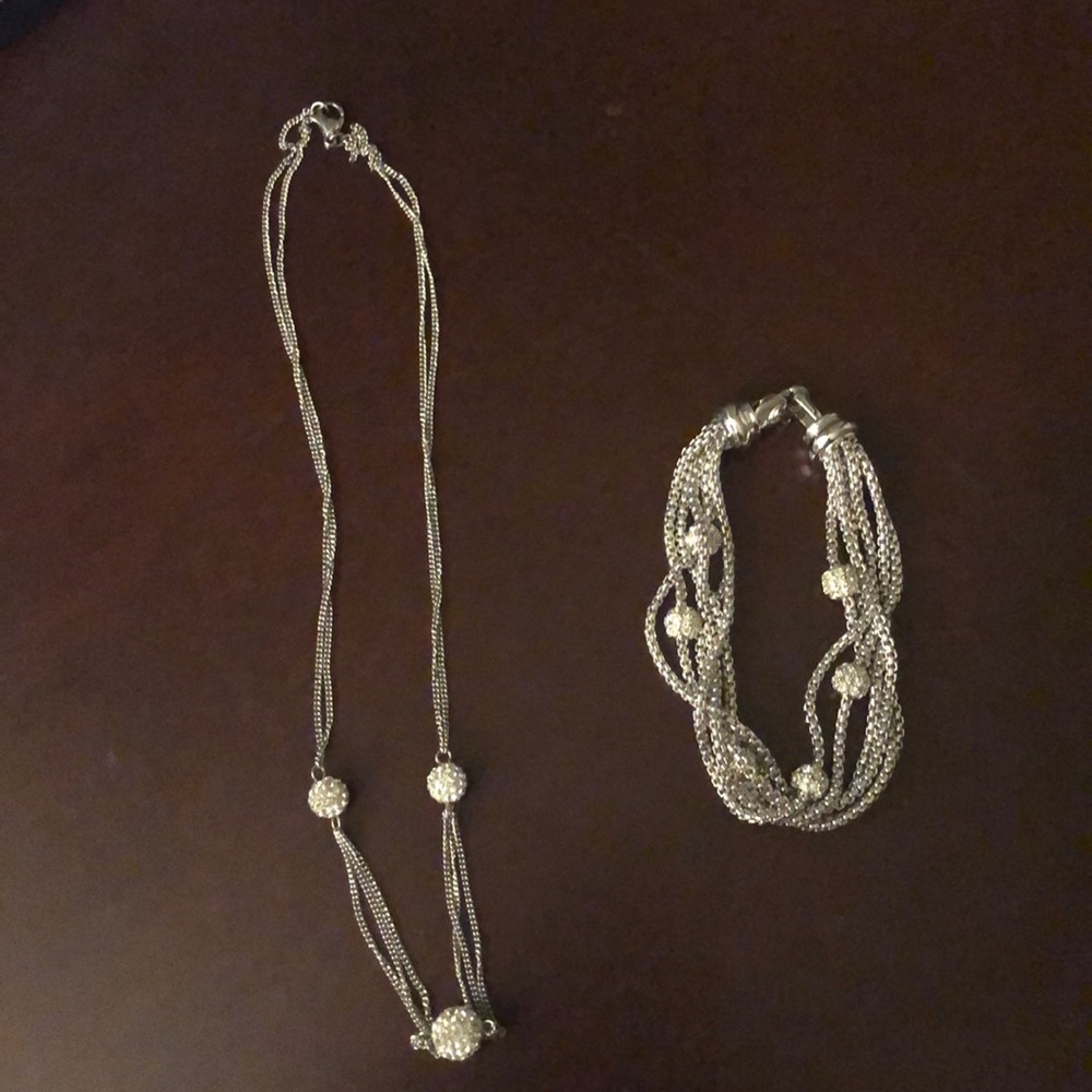 Necklace and bracelet set